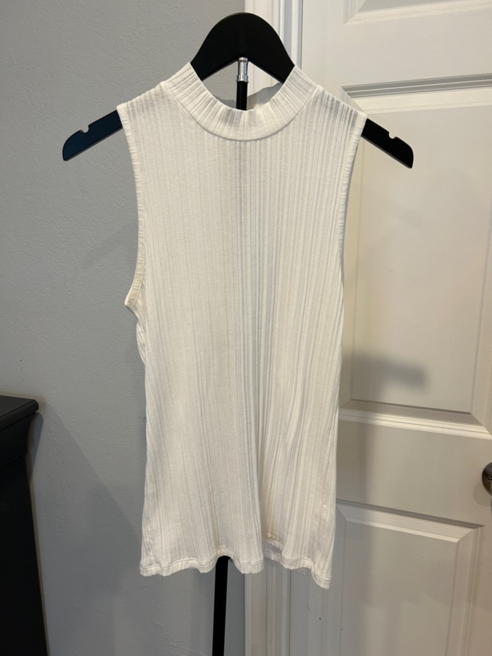 Vince White Ribbed Mock-Neck Sleeveless Tank